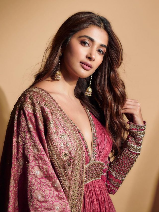 Pooja Hedge’s ethnic looks are to die for!