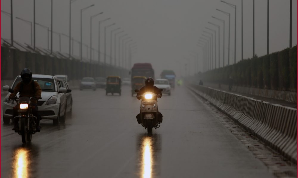 Rain lashes parts of Delhi,  brings mercury down to under 30 degrees Celsius