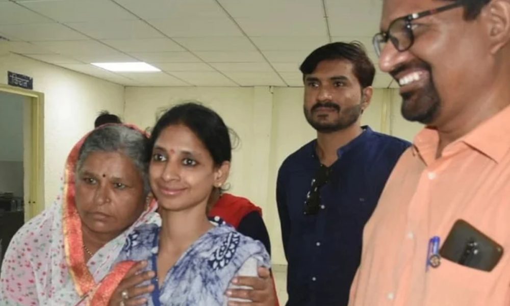 Pak-returned Geeta reunited with mother in Maharashtra, burn mark on abdomen helped trace family