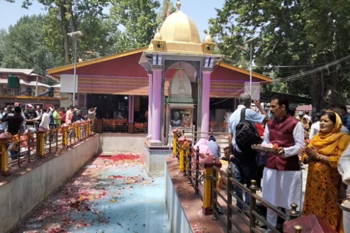 Kheer Bhawani Mela: Kashmiri Pandits reunite in Valley at temple of ...