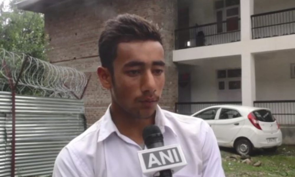 Specially-abled boy walks to school on one leg to pursue his dreams in J-K’s Handwara