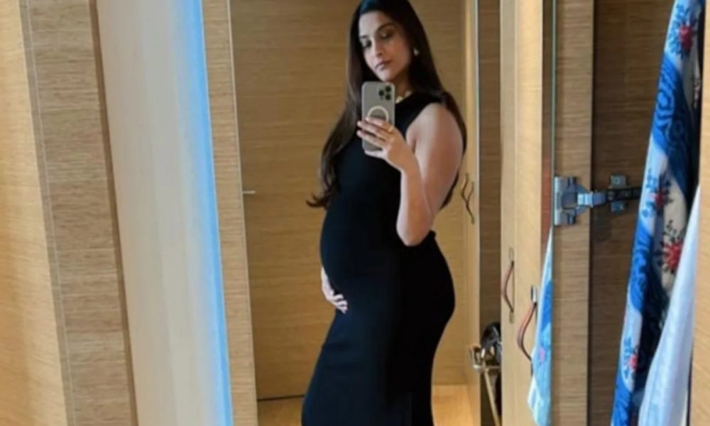 Baby boy for Sonam Kapoor?: Netizens caught in guessing game as she flaunts baby bump