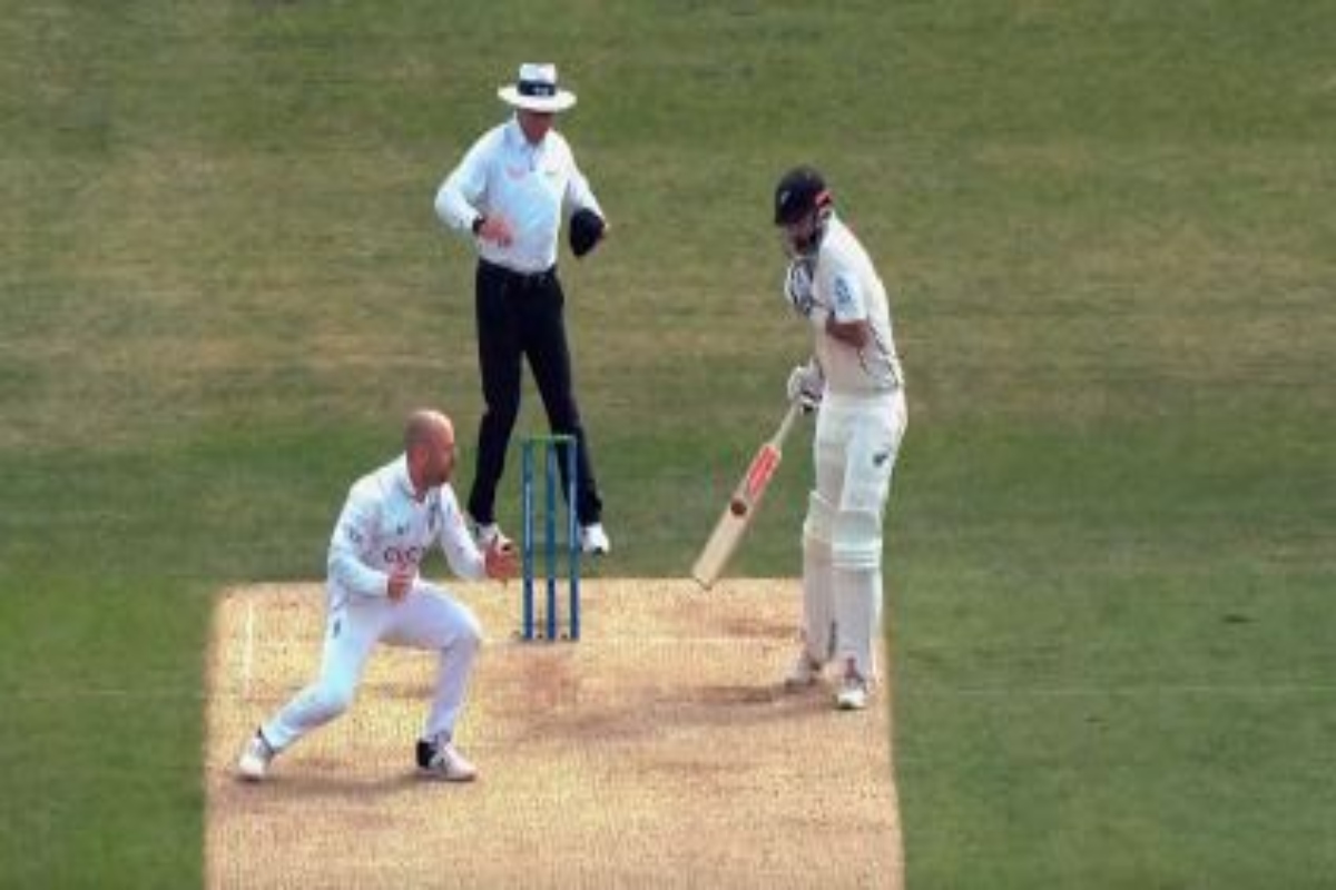 Eng Vs NZ: Nicholls finds most bizarre way to get out (VIDEO)