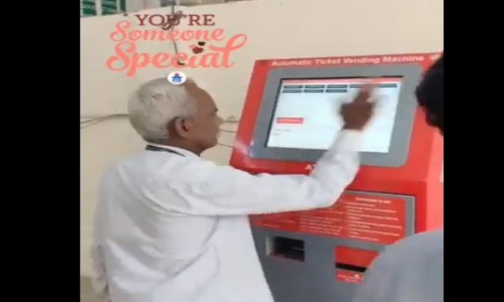 Twitter applauds this Indian Railways employee who prints tickets in seconds