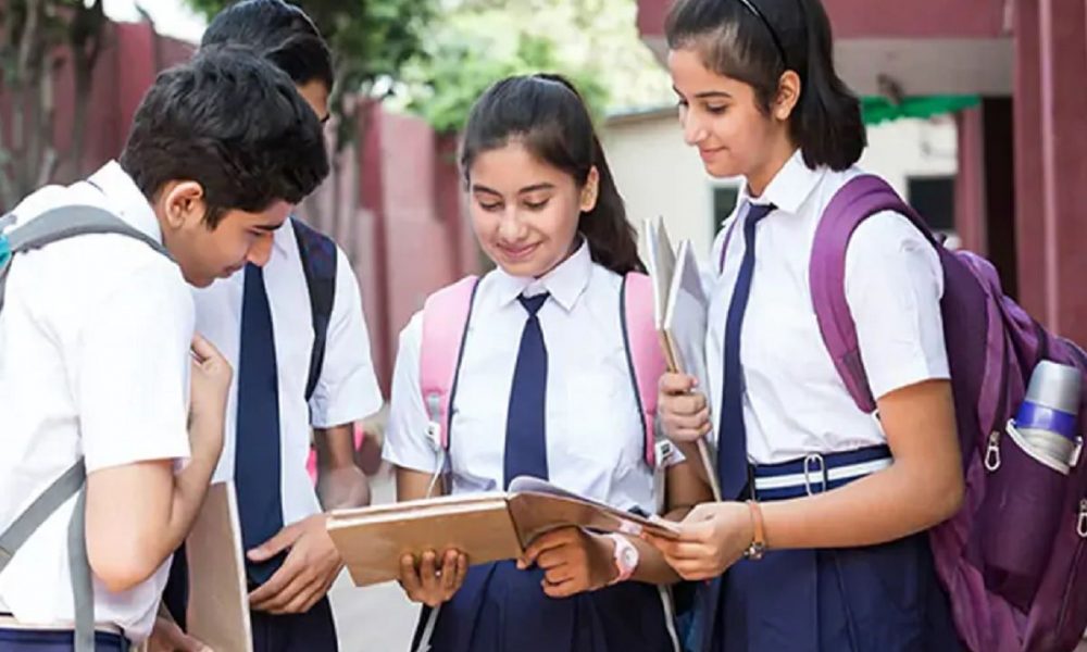CBSE Class 12th Results: Girls outshine boys in passing board exams, total 92.71% students pass