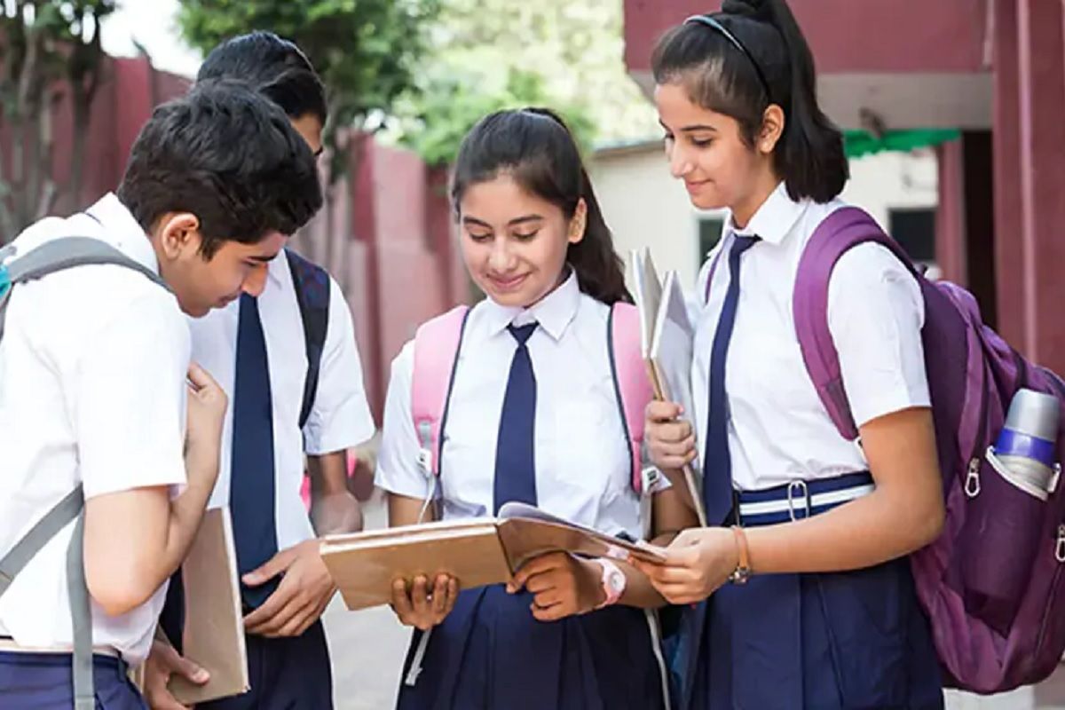 CBSE Class 12th Results: Girls outshine boys in passing board exams, total 92.71% students pass