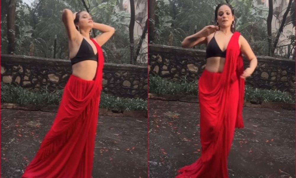Sunnyleonpornography - Viral Video: Sunny Leone lookalike Aakarshika Goyal rain dance on 'Tip Tip  Barsa Pani'
