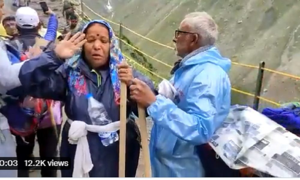 Amarnath Yatra: Elderly pilgrims thank Army for rescue op, say ‘faujiyon ko shat shat naman’ (VIDEO)