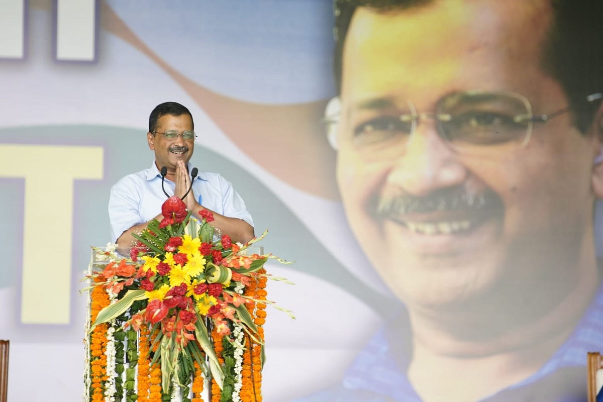 In Gujarat, Kejriwal hardsells Delhi model, promises 300 units of free electricity