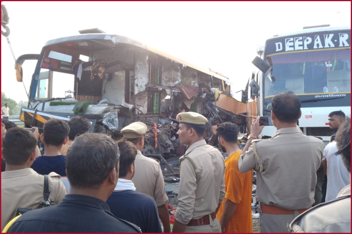 UP: 6 dead after two buses collide on Purvanchal Expressway (VIDEO)
