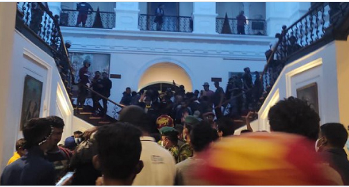 Sri Lanka Prez flees as protestors capture Presidential Palace; seen in swimming pool & rooms