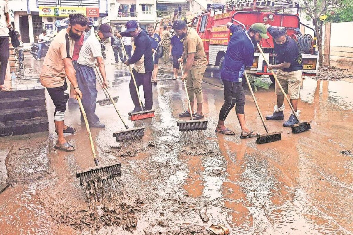 Cleaning works begin in flood-affected Surat as water recedes