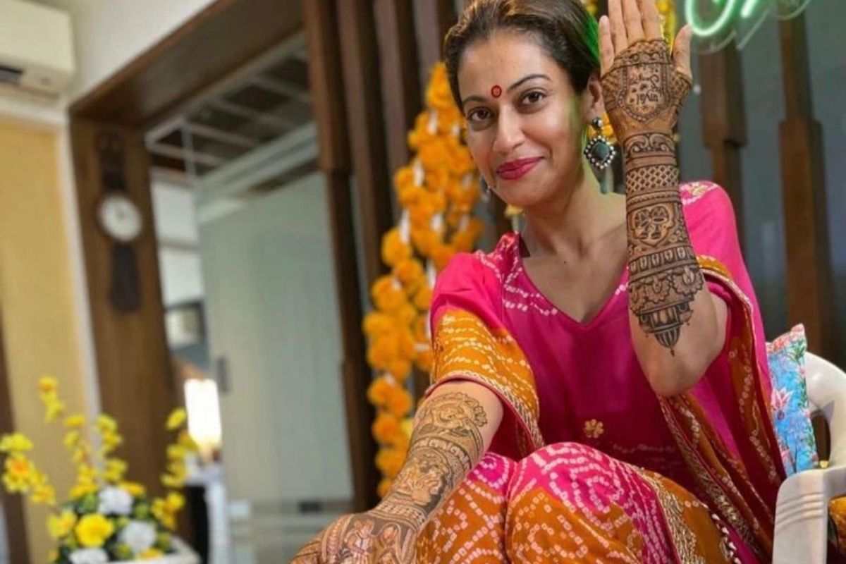 Payal-Sangram: Duo is all prepared to tie the knot; Payal flaunts her Mehendi at her Mehendi ceremony (SEE PICS)
