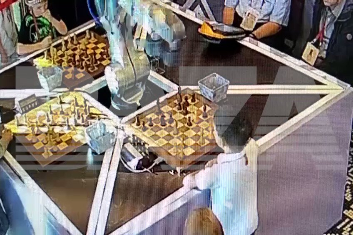 Chess robot breaks 7-year-old boy’s finger at Moscow Chess Open
