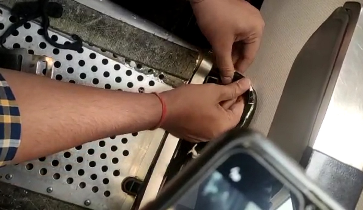 Over 0.5 kg Gold bars seized from SpiceJet flight, was hidden in seat pipe of aircraft (VIDEO)