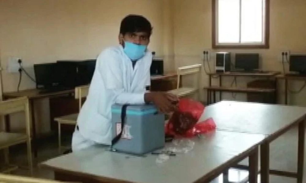 Shocking! Atleast 30 students vaccinated against Covid with single syringe, VIDEO goes viral