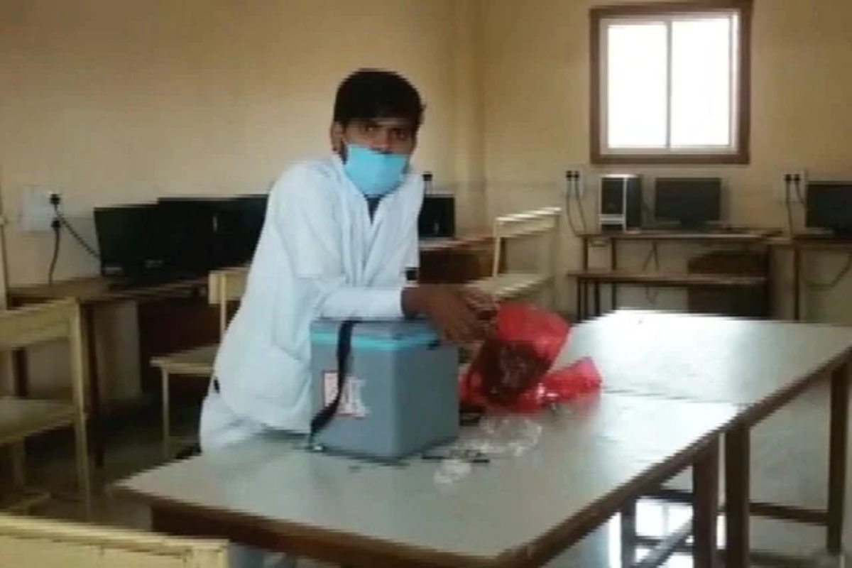 Shocking! Atleast 30 students vaccinated against Covid with single syringe, VIDEO goes viral