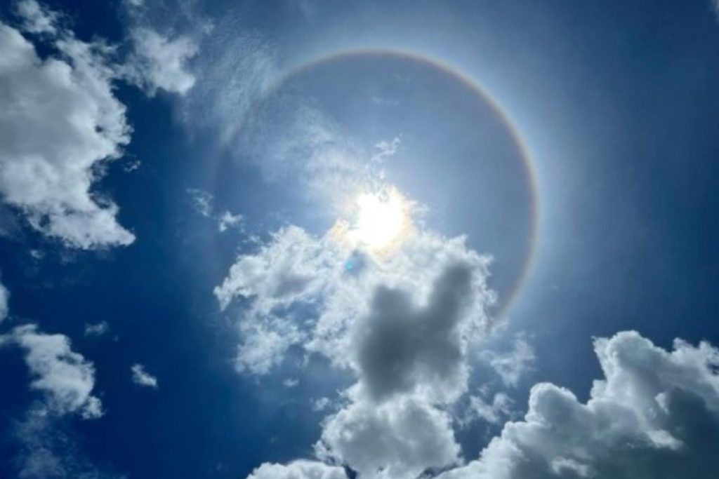 Solar Halo | Rainbow ring around the sun. Kuntum Farmfield, … | Flickr