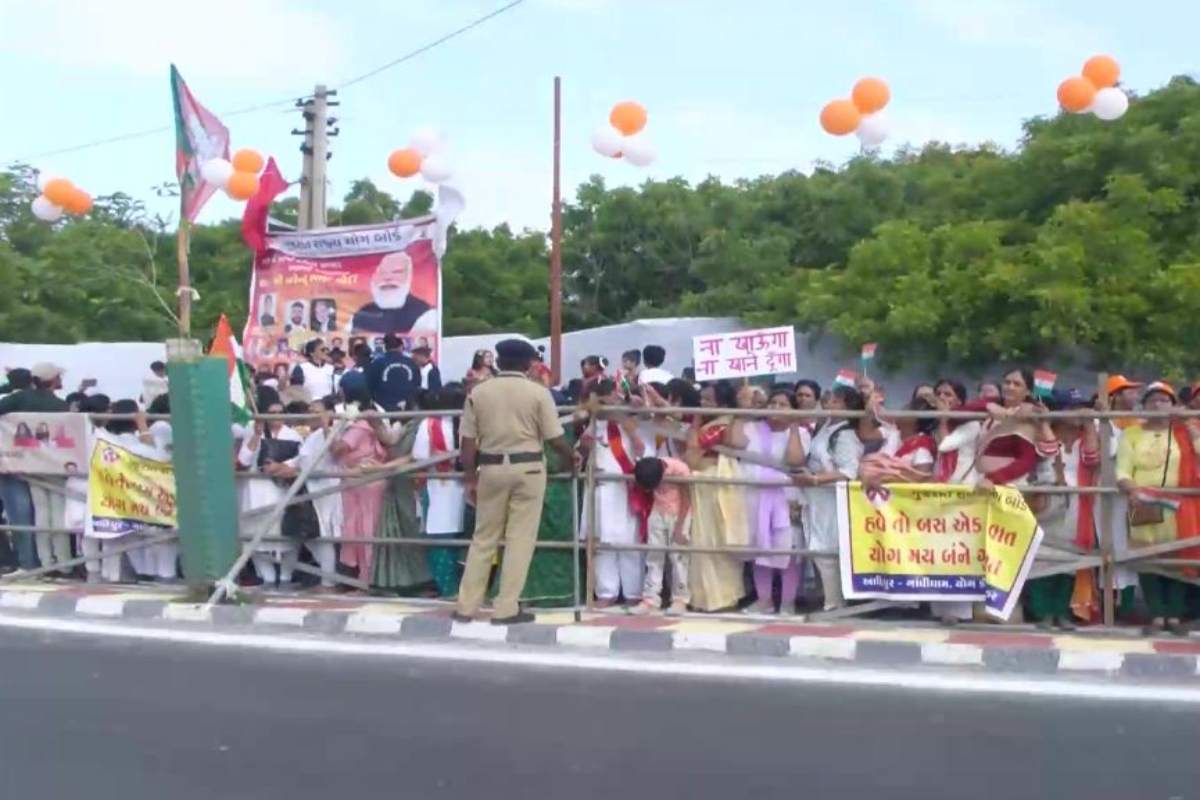 PM Modi receives warm welcome in Bhuj, holds roadshow