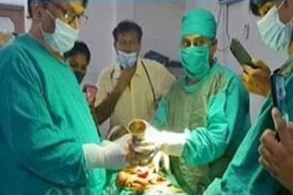 After a drunken party in Surat, friends put a steel glass inside a man’s rectum; physicians removed it ten days later