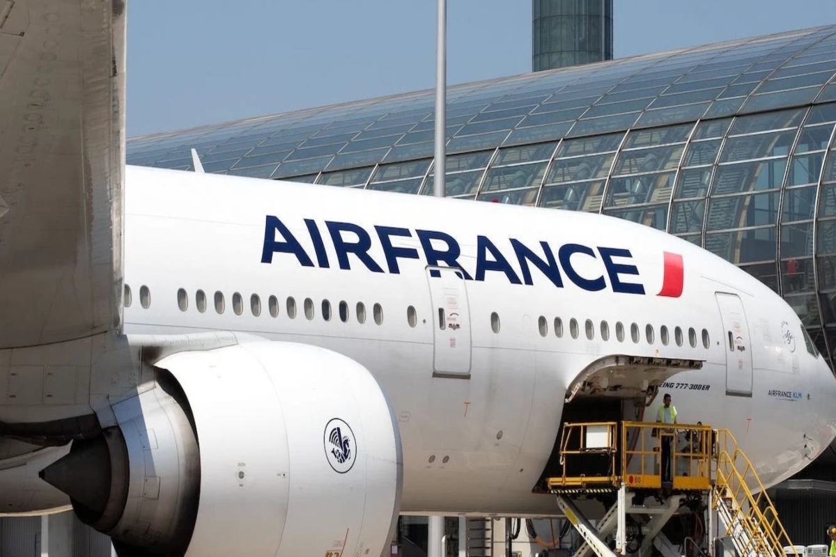 Two Air France pilots suspended for mid-air brawl in cockpit