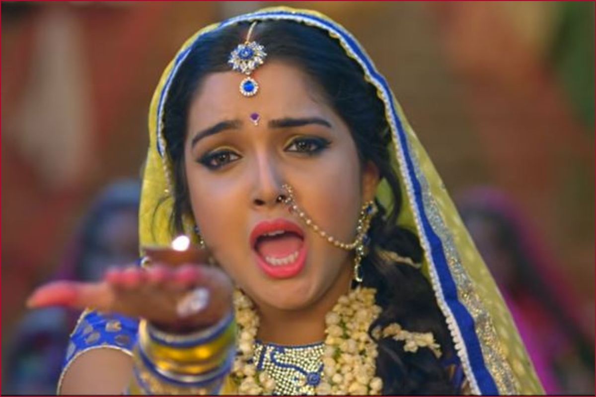 Rakhiha Senurawa Ke Laaj, Bhojpuri Teej Special: Nirahuaa & Amarpali Dubey song is something you must not miss today (VIDEO)