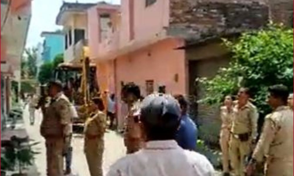 UP: Bijnor police use Bulldozers threat to help woman get back into her husband’s house (VIDEO)