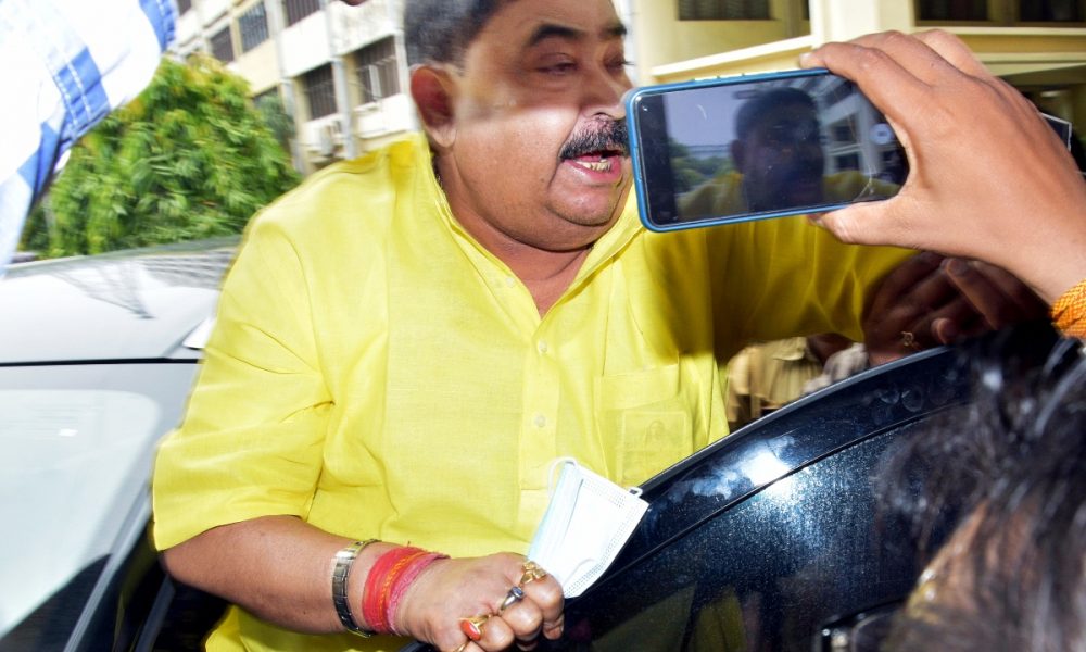 CBI arrests TMC Birbhum district chief Anubrata Mondal in connection with cattle smuggling case