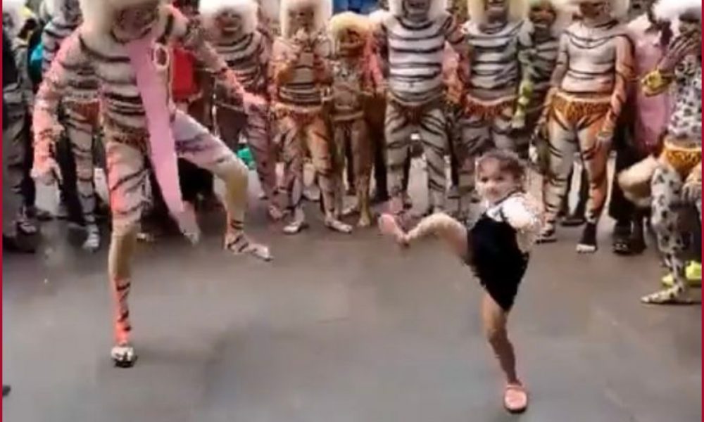 Watch video: Little girl creates storm on Internet with her dance moves along with street artists