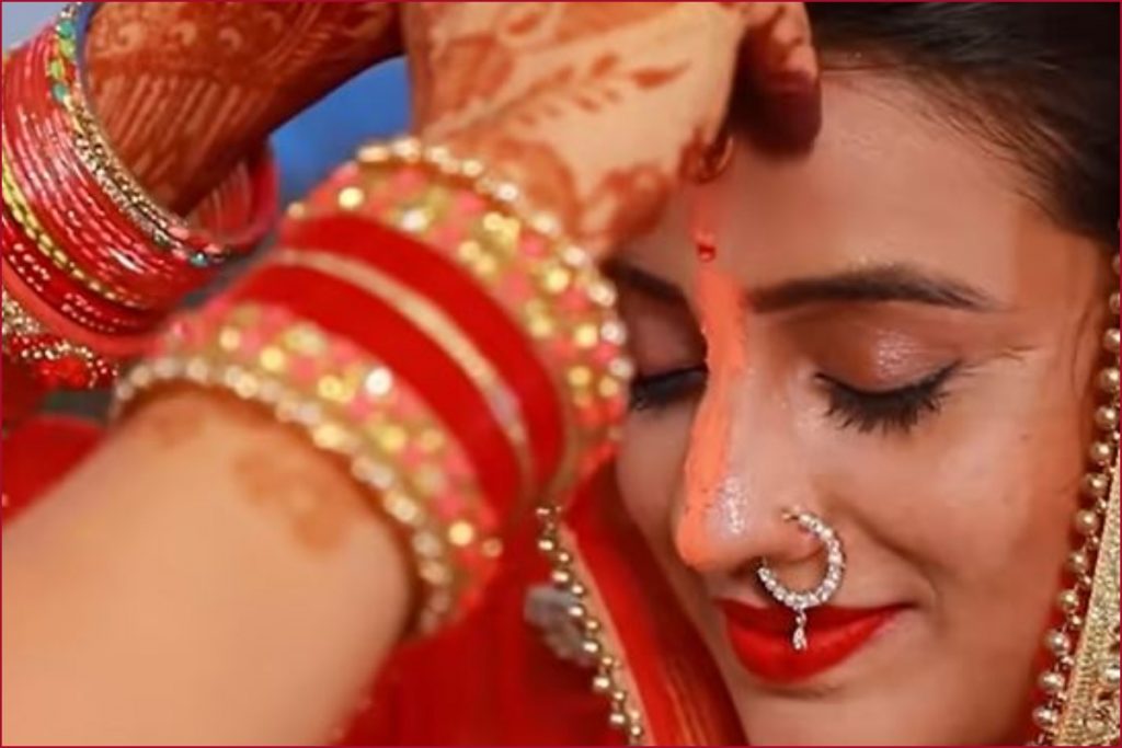 Teej Kea Baratiya, Bhojpuri Song: Akshara Singh's keeps fast for her husband, praises Lord Shiva-WATCH