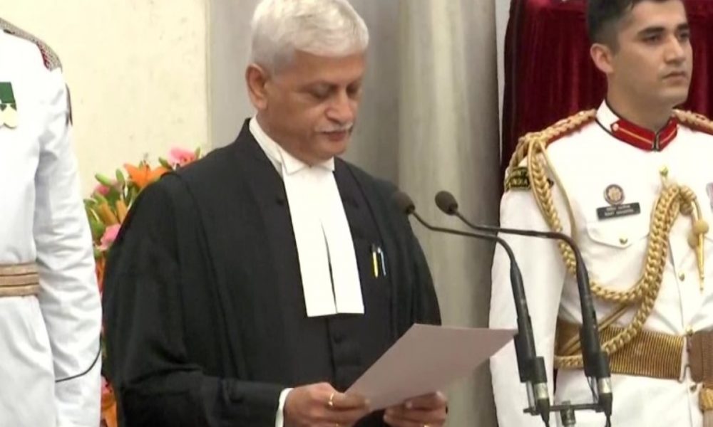 Justice Uday Umesh Lalit takes oath as 49th Chief Justice of India [WATCH]