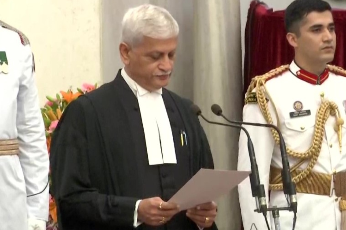 Justice Uday Umesh Lalit takes oath as the Chief Justice of India [WATCH]