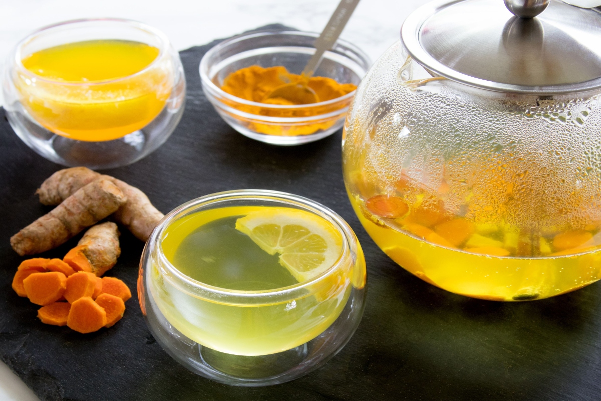 What advantages does turmeric tea have for your health?