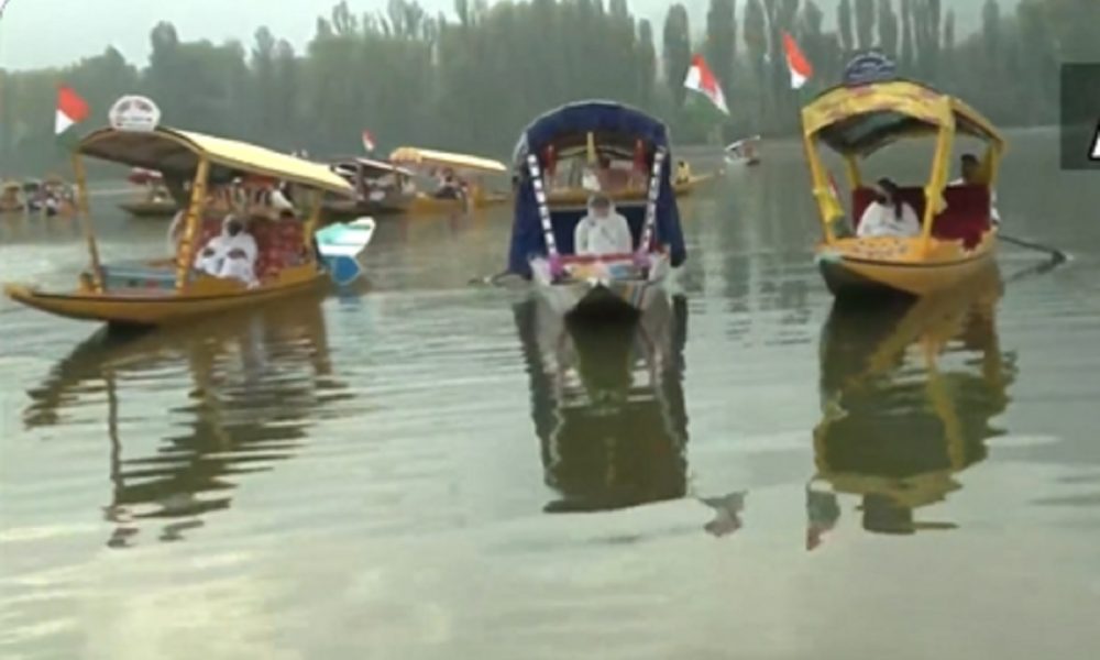 Jammu and Kashmir: Tiranga Shikara rally held at Dal Lake… WATCH