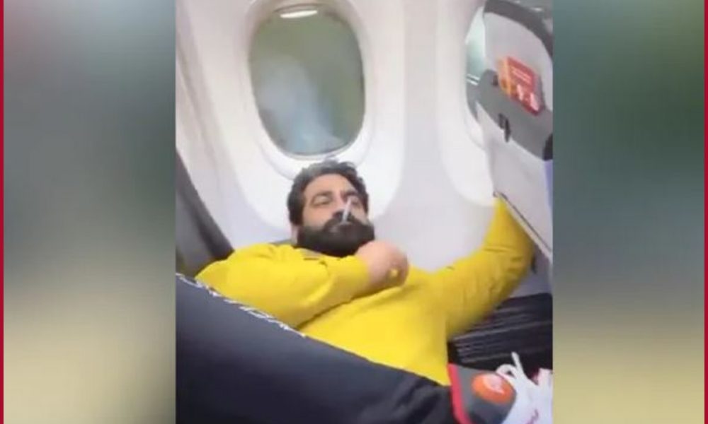 Shocking! Influencer lit a cigarette inside SpiceJet aircraft, FIR registered (VIRAL VIDEO)