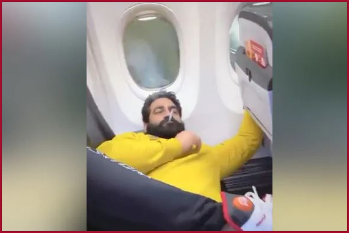 Shocking! Influencer lit a cigarette inside a SpiceJet aircraft, FIR registered (VIRAL VIDEO)