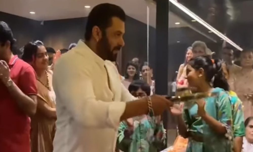 Ganesh Chaturthi 2022: Salman Khan attends aarti at sister Arpita’s residence, shares VIDEO