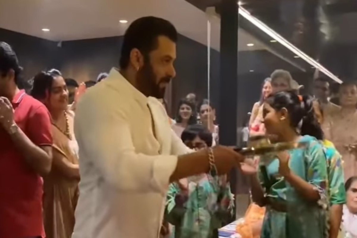 Ganesh Chaturthi 2022: Salman Khan attends aarti at sister Arpita’s residence, shares VIDEO