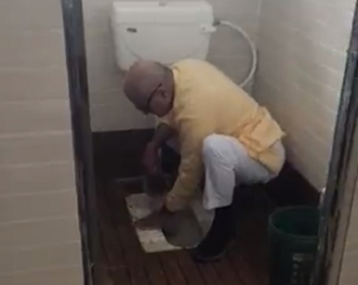 BJP MP cleans toilet