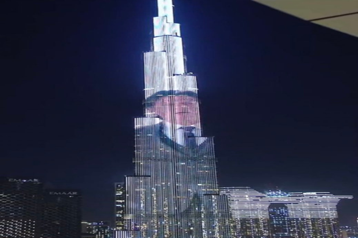 Shah Rukh Khan features on Burj Khalifa again, fans elated