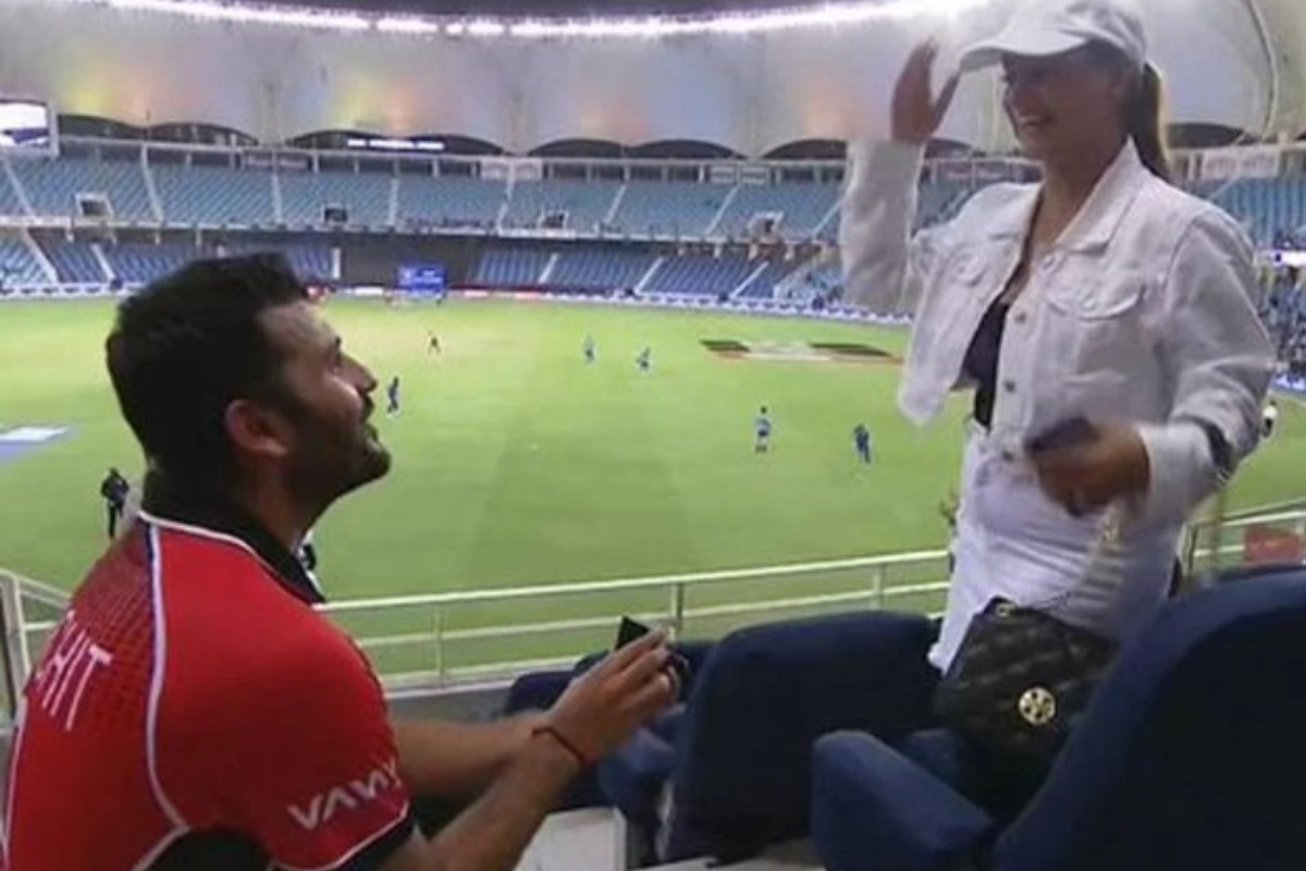 Asia Cup 2022: Hong Kong cricketer got down on one knee, proposes to girlfriend right after match against India [Watch]