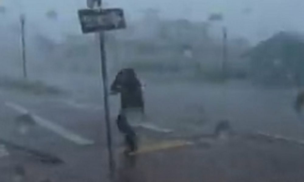 Hurricane Ian pounds Florida: Reporter blown away by winds, ‘monster’ storm  among the worst to hit US (VIDEO)