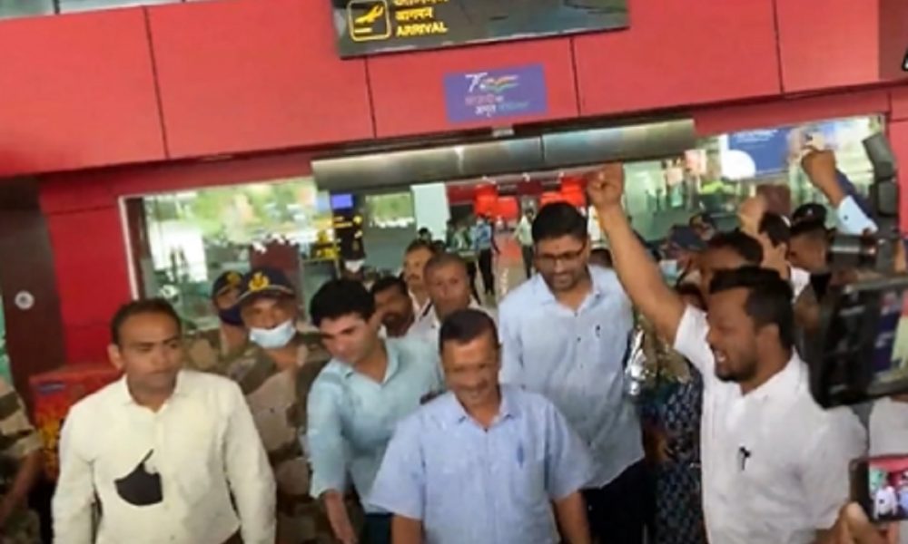‘Modi-Modi’ slogans greet Kejriwal in Gujarat, AAP convenor left red-faced (VIDEO)
