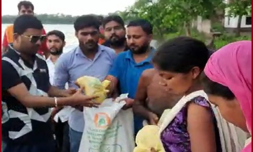 Yuva Chetna national coordinator Rohit Singh visits floot-hit Ballia, distributes relief material to needy