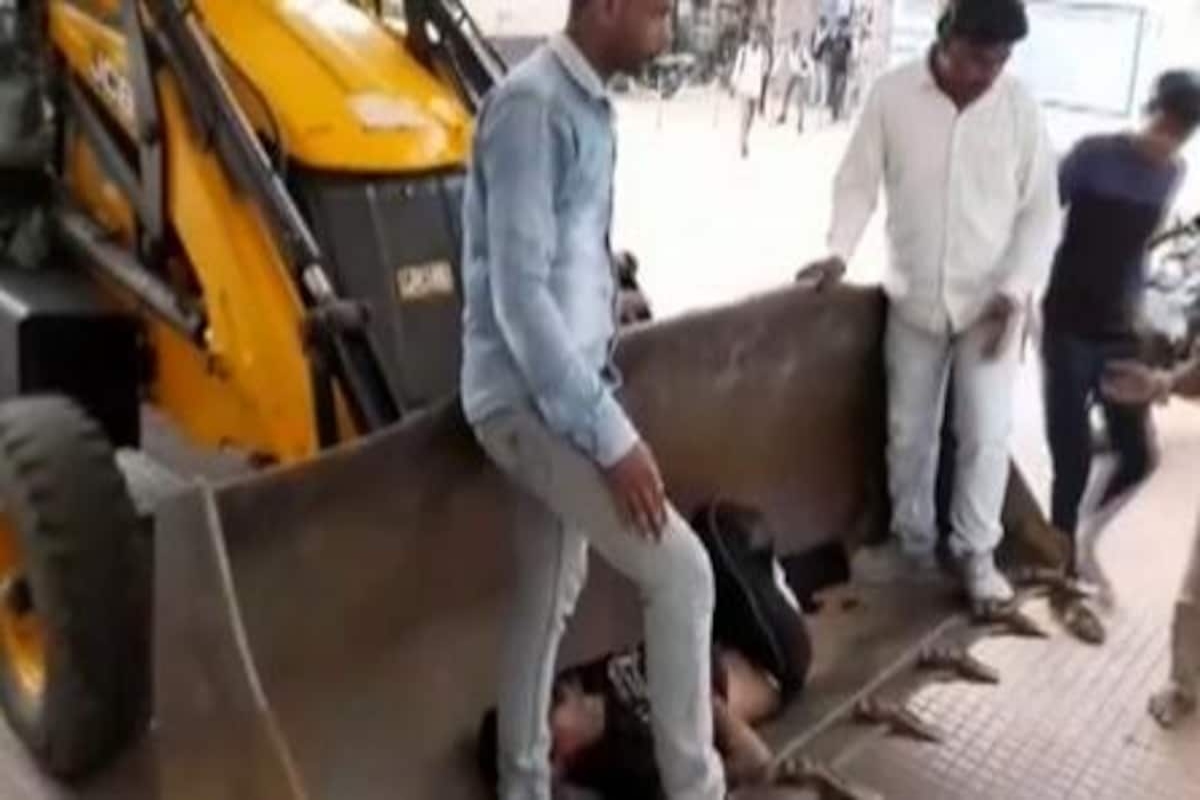 Accident victim in Katni taken to hospital in a JCB as the ambulance got late