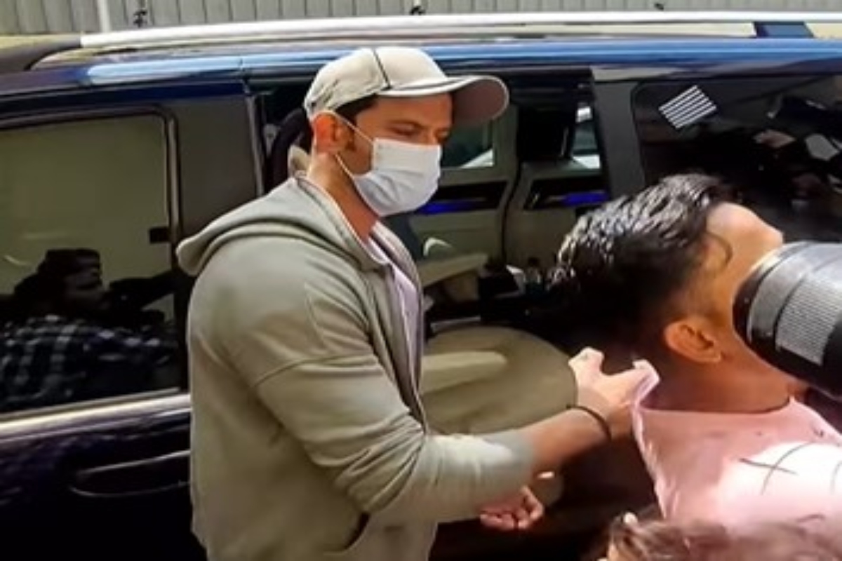 Hrithik Roshan gets angry over a fan’s weird action for a selfie. Watch Video