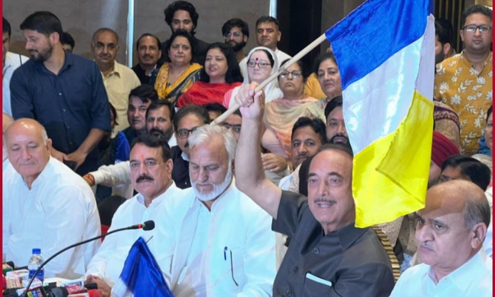 Ghulam Nabi Azad unveils the flag of his new ‘Democratic Azad Party’