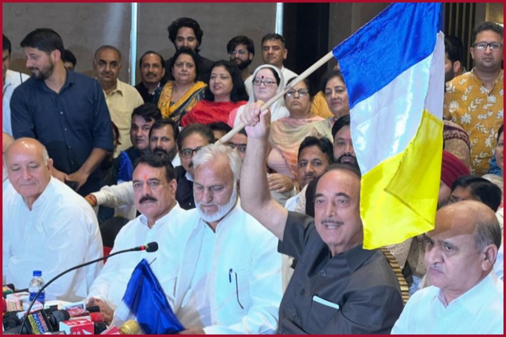 Ghulam Nabi Azad unveils the flag of his new 'Democratic Azad Party'