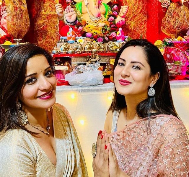 Bhojpuri diva Monalisa worships Ganpatti Bappa  with Pooja Baneerjee