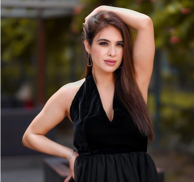 Punjabi queen Neha Malik treats fans with a few stunning pictures